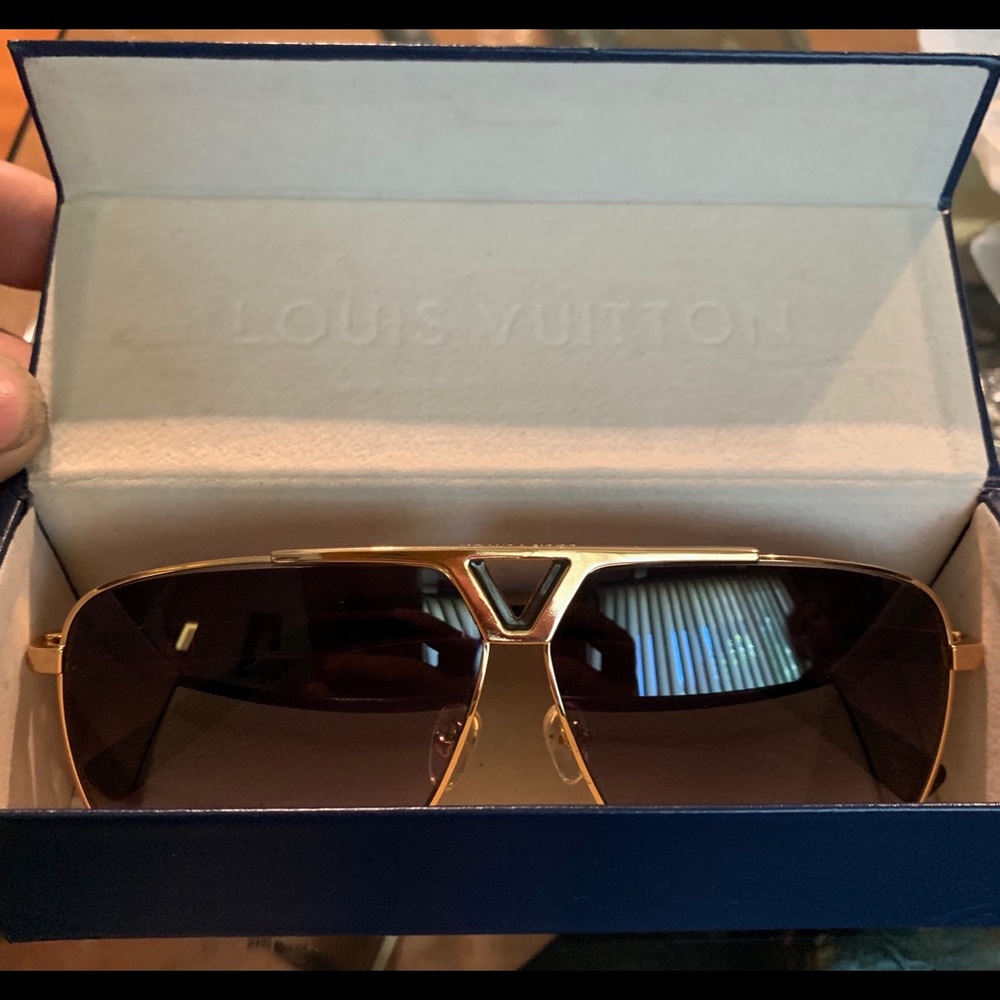 These LOUIS Vuitton sunglasses are brand new, never been worn!